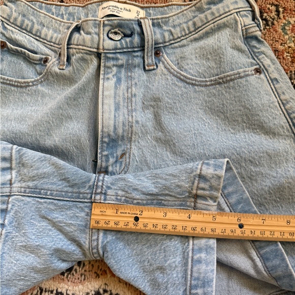 Abercrombie & Fitch the Dad Short Curve Love High-Rise Denim Shorts - Picture 7 of 8
